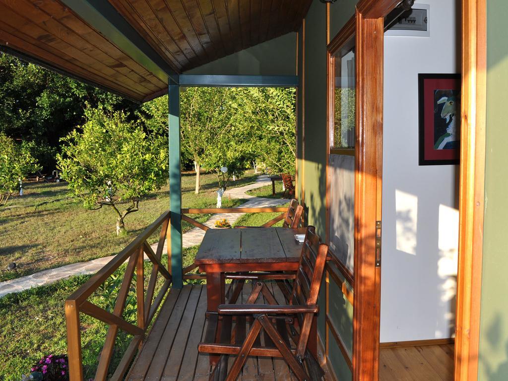 Отель Hobbit Evi Чирали Номер фото
